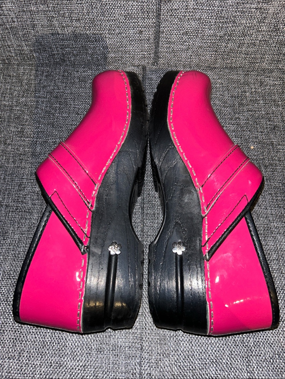 NEW - Sanita Women's Patent Hot Pink Slip-On Clogs - Picture 5 of 8
